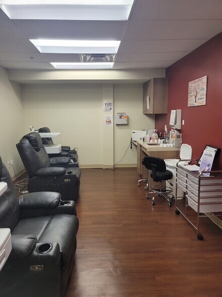 More Photos Of 385 Oxford Valley Rd, Yardley Medical For Lease