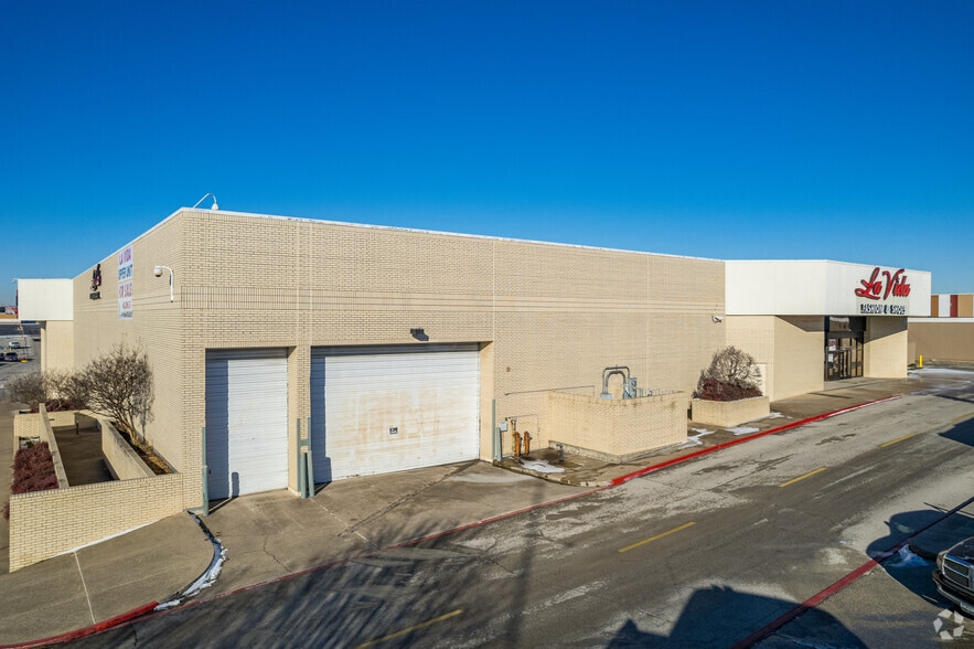 More Photos Of 3602 W Airport Fwy, Irving Department Store For Sale