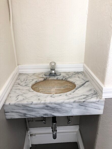 More Photos Of 1659-1665 Haight St, San Francisco Hotel For Lease