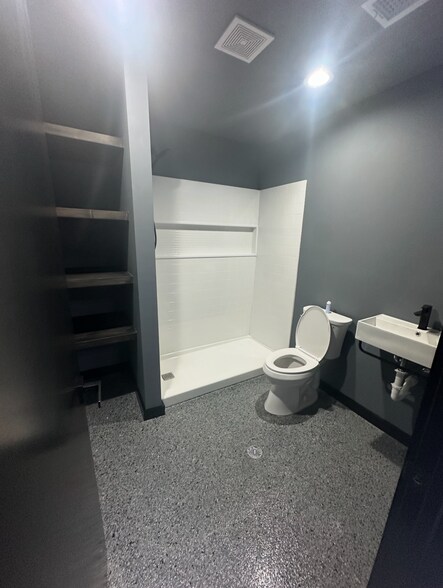 More Photos Of 5432 FM 1488 Rd, Magnolia Parking Garage For Sale