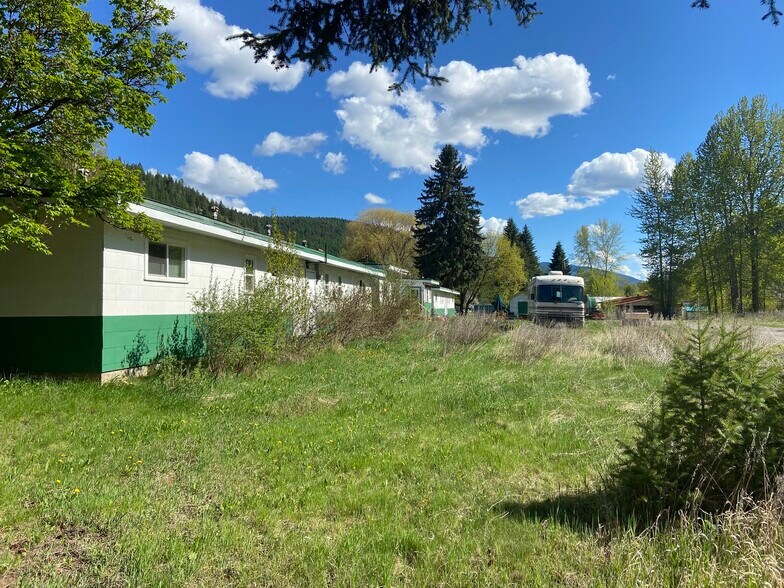 More Photos Of 455 Government St S, Greenwood Hotel For Sale