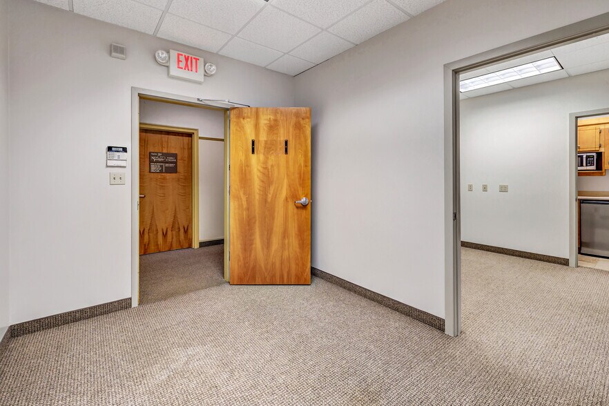 More Photos Of 1449 Old Waterbury Rd, Southbury Office For Sale