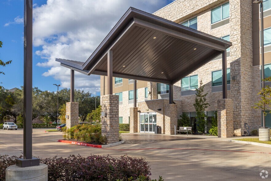 More Photos Of 5007 Highway 6, Missouri City Hotel For Sale