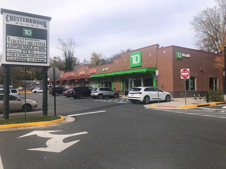 More Photos Of 6260-6262 Old Dominion Dr, McLean Freestanding For Lease