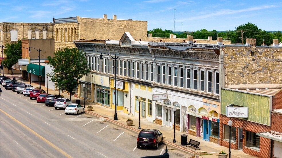 Primary Photo Of 318 S Summit St, Arkansas City Storefront Retail Office For Sale