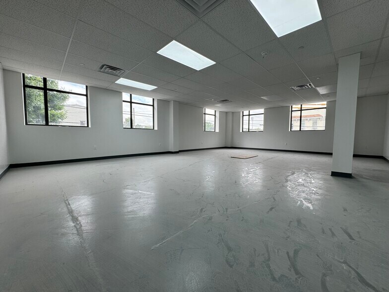More Photos Of 60-11 60th St, Flushing Specialty For Lease