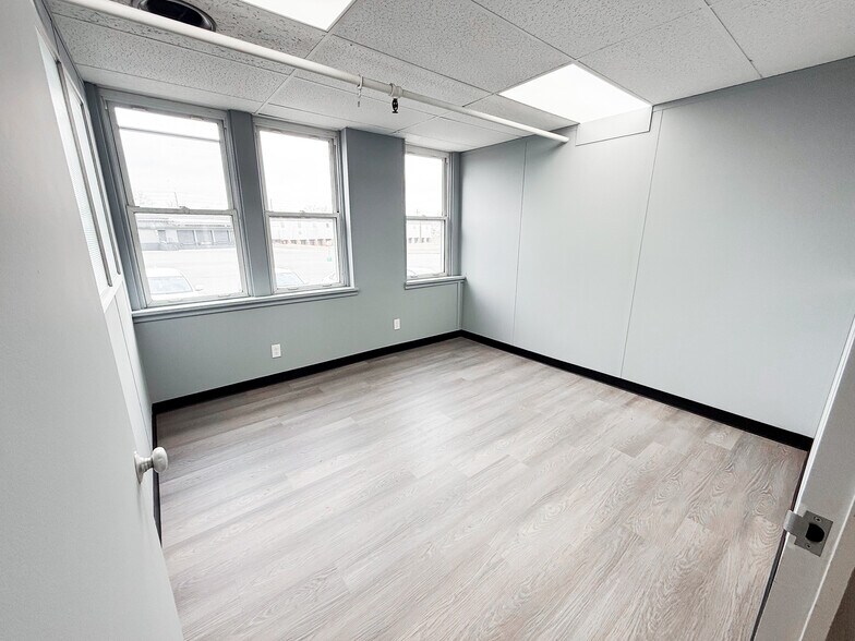 More Photos Of 801 Bridgeboro Rd, Beverly Office For Sale