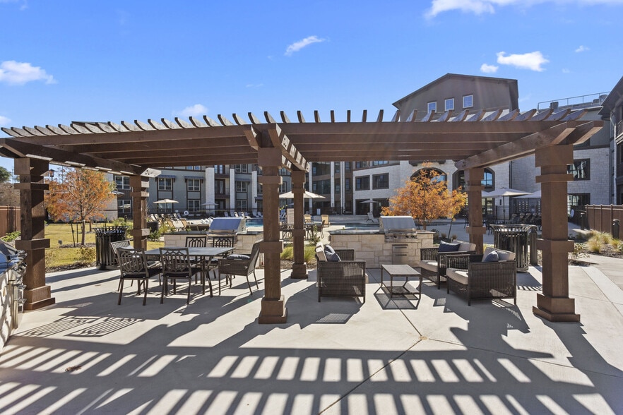 More Photos Of 900 Cinema Dr, Hudson Oaks Apartments For Lease
