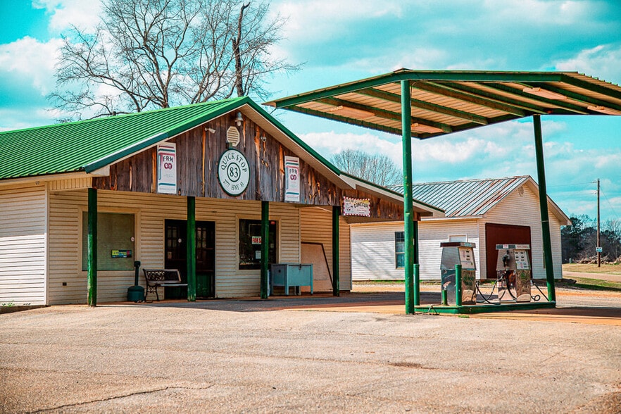 More Photos Of 2777 Hwy 83, Evergreen Service Station For Sale