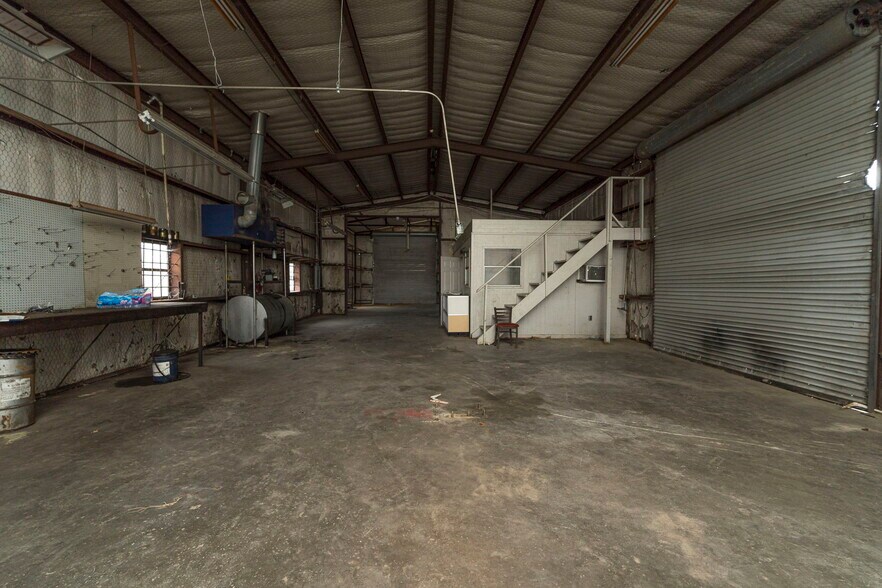 More Photos Of 108 West Gillum, Grandview Warehouse For Sale