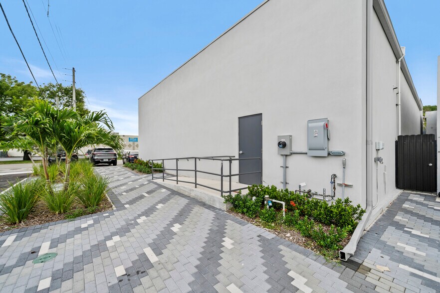 More Photos Of 2215 N Federal Hwy, Hollywood Restaurant For Sale