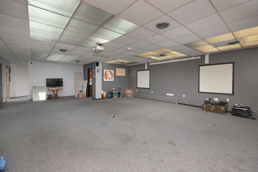 More Photos Of 307 E Center St, Rochester Office For Sale