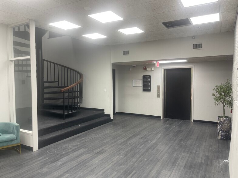 More Photos Of 7960 Baymeadows Way, Jacksonville Office For Lease