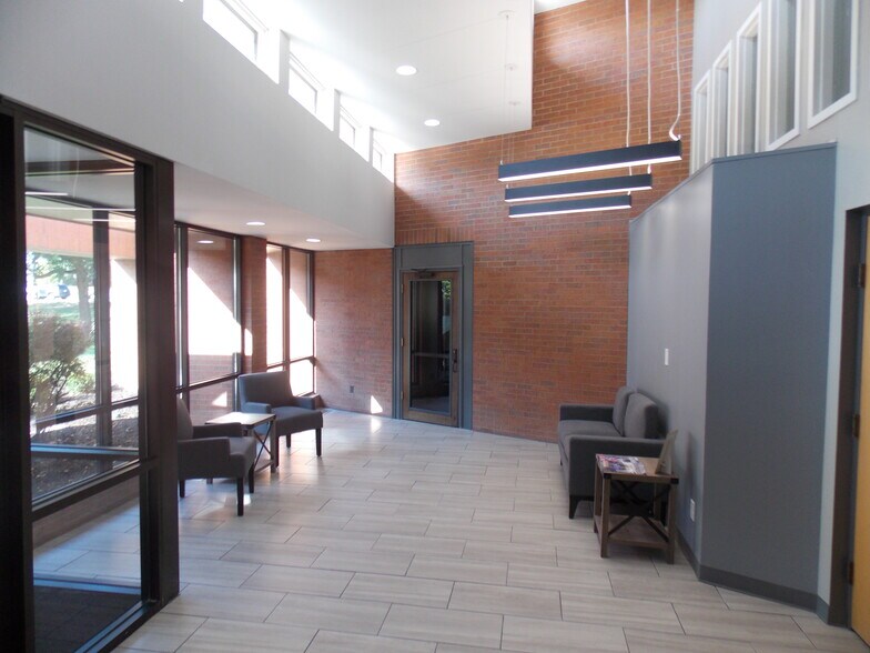 More Photos Of 4830-4840 Bob Billings Pky, Lawrence Office For Lease