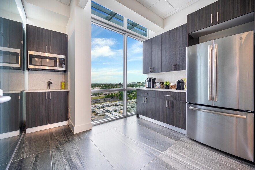 More Photos Of 800 SE 4th Ave, Hallandale Beach Office For Lease