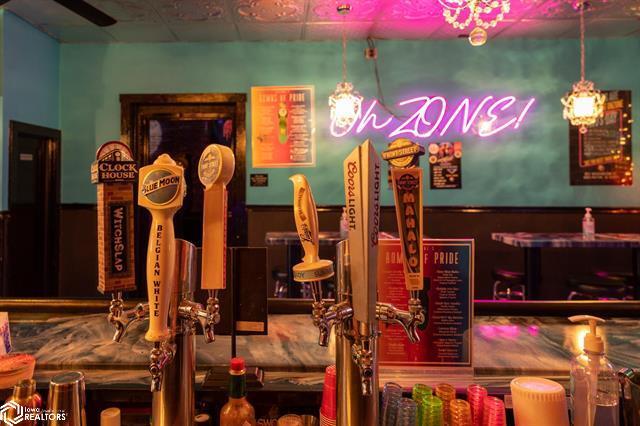 More Photos Of 854 Washington St, Burlington Bar For Sale