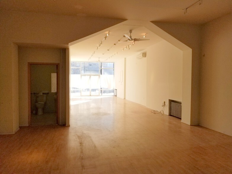 More Photos Of 581 Myrtle Ave, Brooklyn Restaurant For Lease