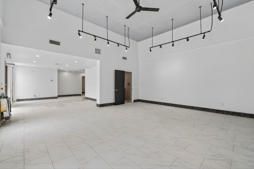 More Photos Of 890 Lafayette Rd, Seabrook Manufacturing For Lease
