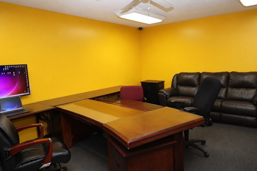 More Photos Of 2335 Columbia Hwy, Pulaski Office For Sale