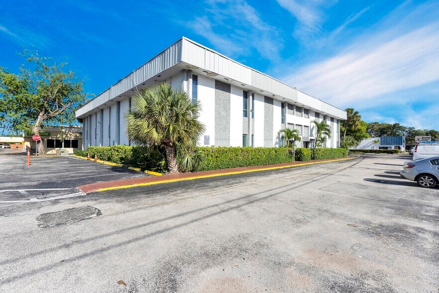 More Photos Of 1900 N University Dr, Pembroke Pines Office For Lease