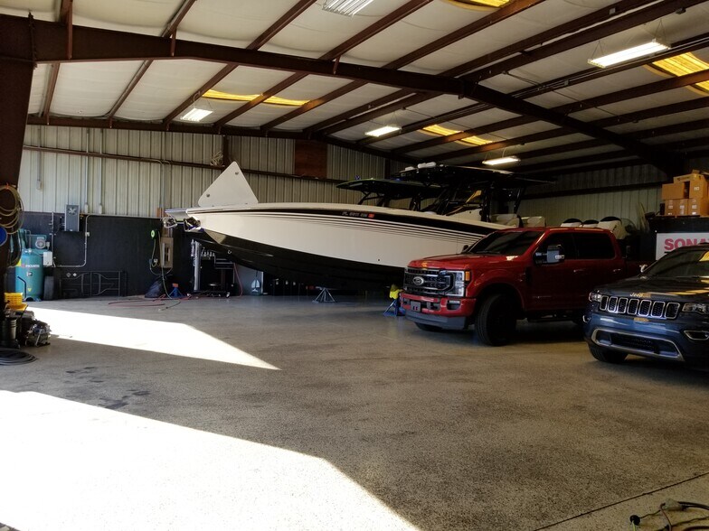 More Photos Of 1681-1687 Benchmark Ave, Fort Myers Warehouse For Lease