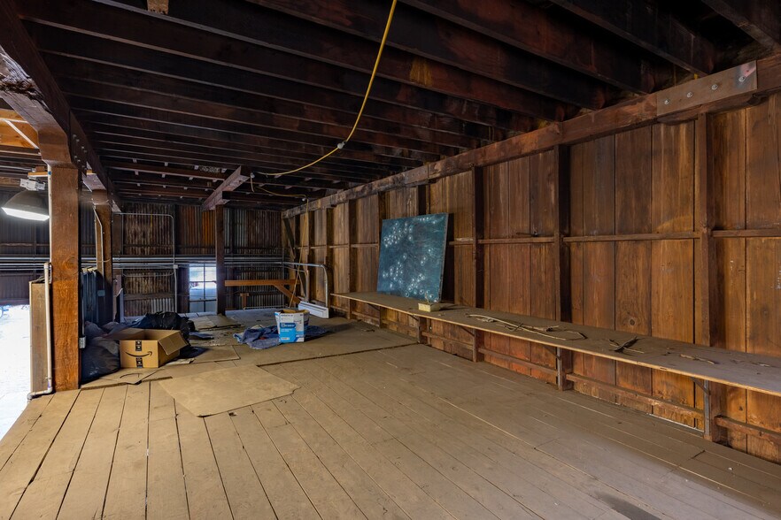 More Photos Of 2 17th St, Richmond Warehouse For Sale