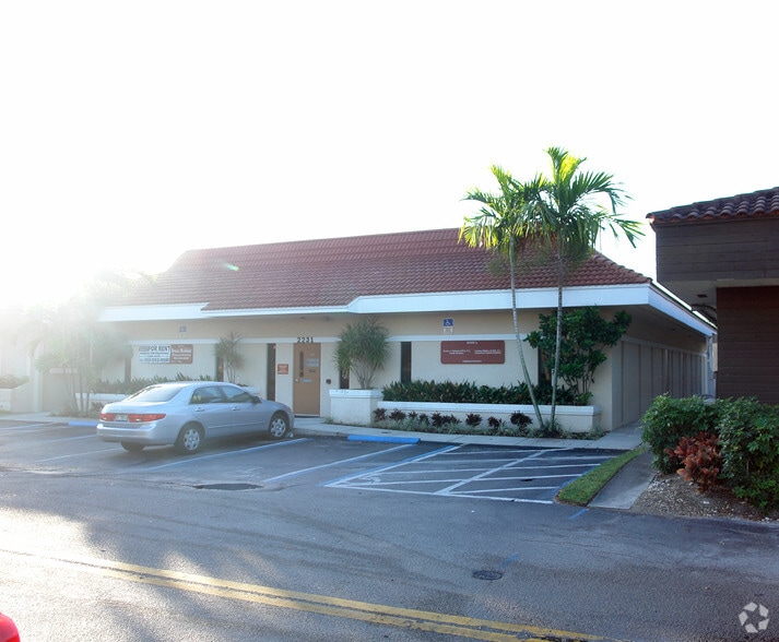 More Photos Of 2231 N University Dr, Pembroke Pines Medical For Lease