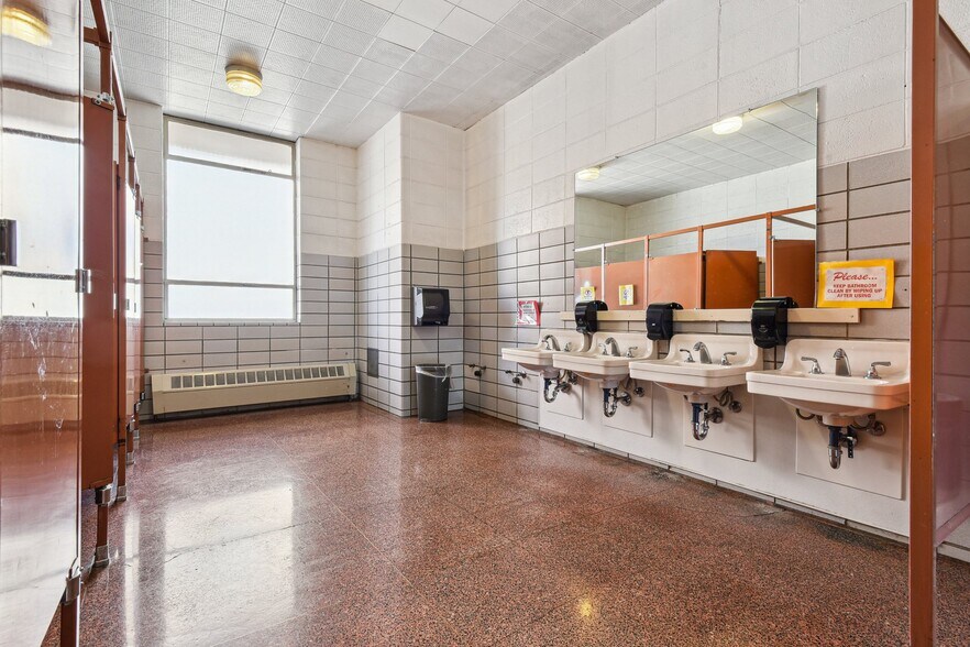 More Photos Of 1100 Upham St, Lakewood Schools For Lease