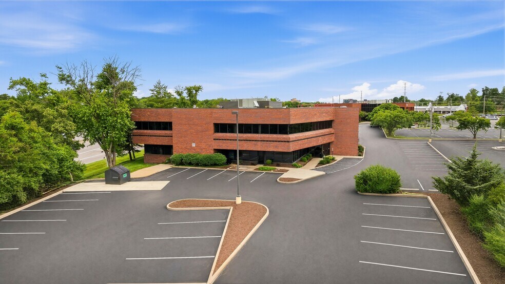 More Photos Of 8888 Ladue Rd, Ladue Medical For Lease