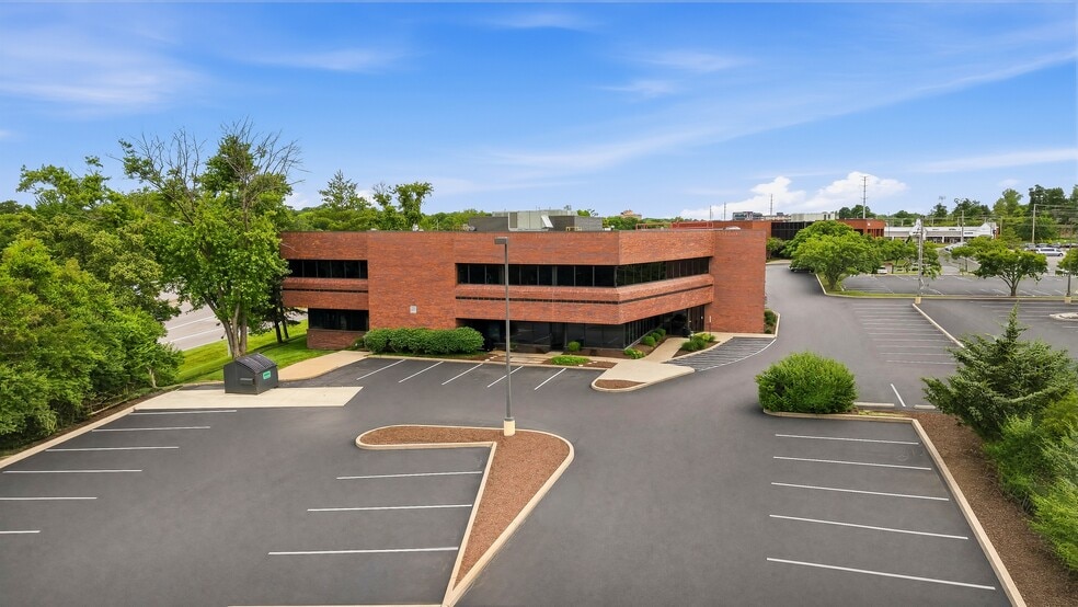 More Photos Of 8888 Ladue Rd, Ladue Medical For Lease
