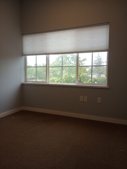 More Photos Of 115-127 Kellogg Rd, Bellingham Unknown For Lease