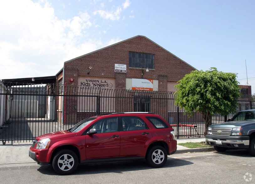 More Photos Of 6215 S Gramercy Pl, Los Angeles Warehouse For Lease