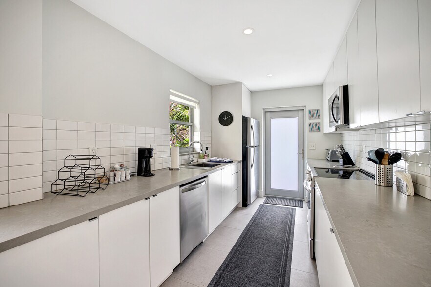 More Photos Of 625 NE 13th Ave, Fort Lauderdale Multifamily For Sale
