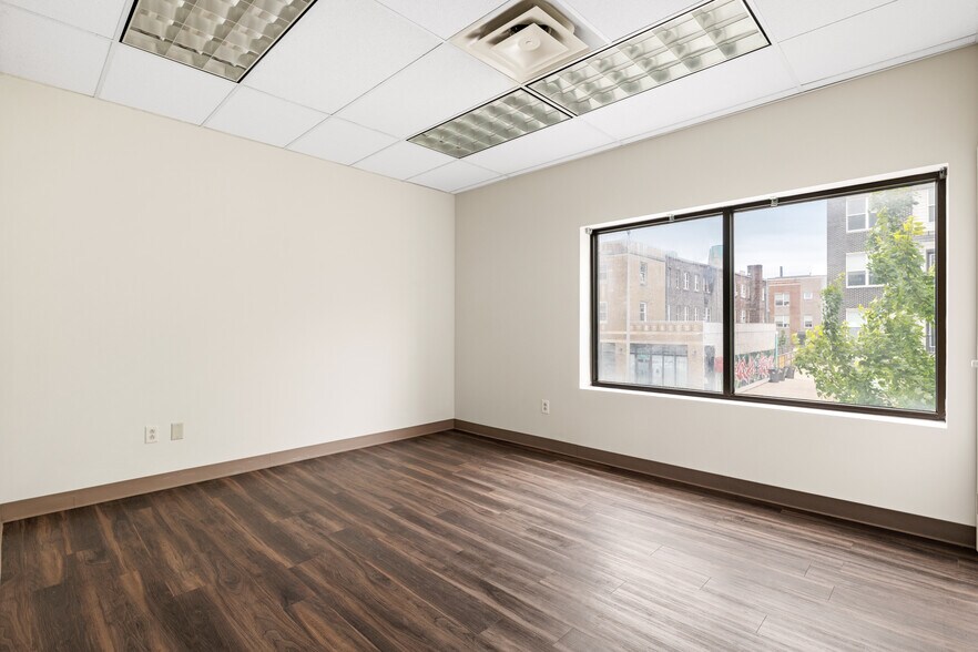 More Photos Of 724 N Illinois St, Indianapolis Office For Lease