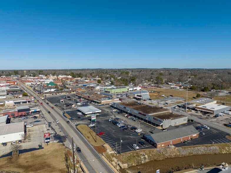 More Photos Of 210-218 7th St S, Clanton General Retail For Sale