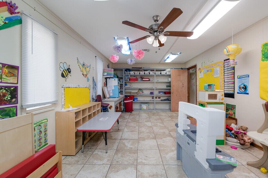 More Photos Of 2000 N 25th St, Waco Daycare Center For Sale