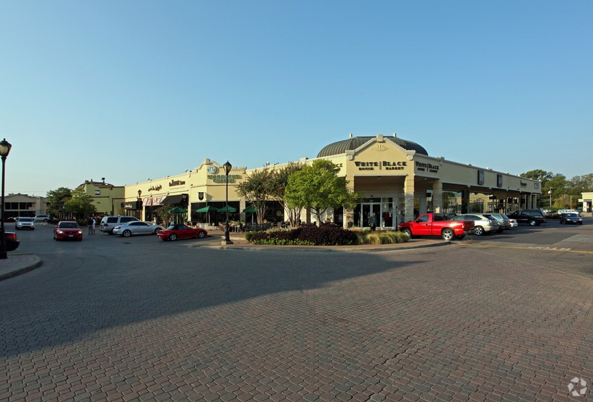 More Photos Of 5330-5570 W Lovers Ln, Dallas Unknown For Lease