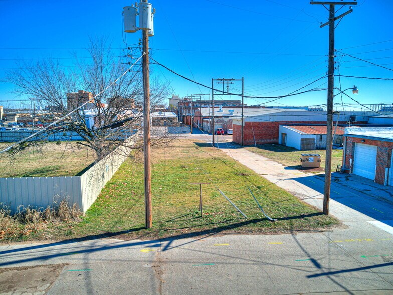 More Photos Of 212 W Main St, Shawnee Storefront Retail Office For Lease