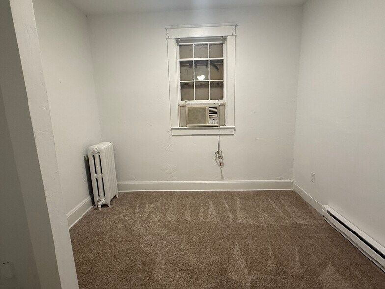 More Photos Of 33 N Washington St, Berkeley Springs Restaurant For Sale