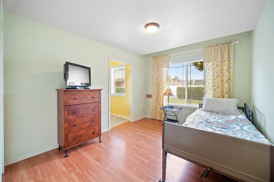 More Photos Of 14547 Thayer Rd, Oregon City Congregate Senior Housing For Sale