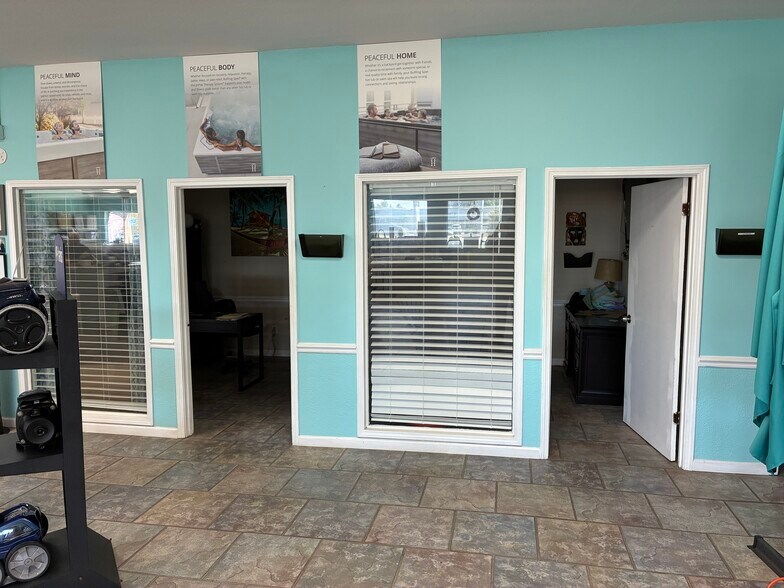 More Photos Of 3480 Gulf Breeze Pky, Gulf Breeze General Retail For Sale