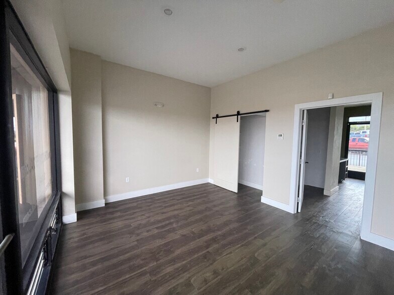 More Photos Of 74-5035 Queen Kaahumanu Hwy, Kailua Kona Storefront Retail Office For Lease