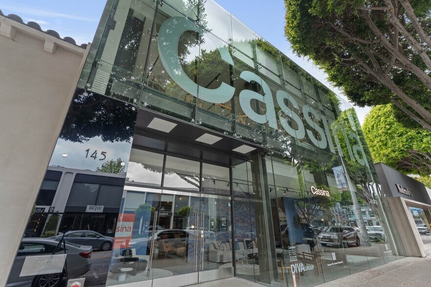 More Photos Of 145 N Robertson Blvd, West Hollywood Storefront For Lease