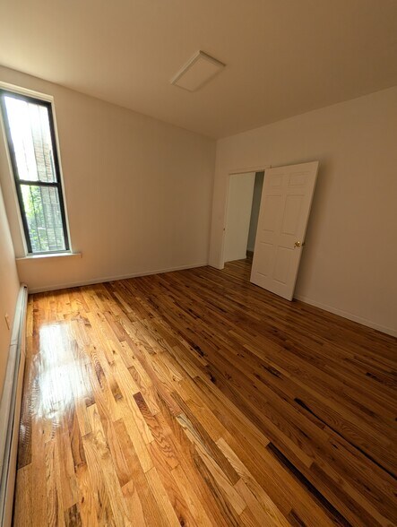 More Photos Of 4028 82nd St, Elmhurst Office For Lease