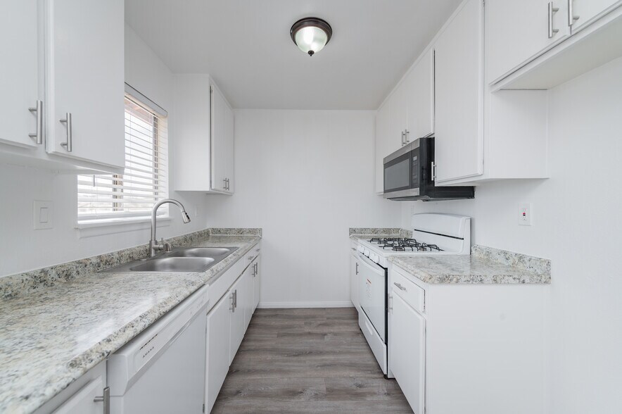 More Photos Of 16518 Avalon Ave, Victorville Apartments For Sale