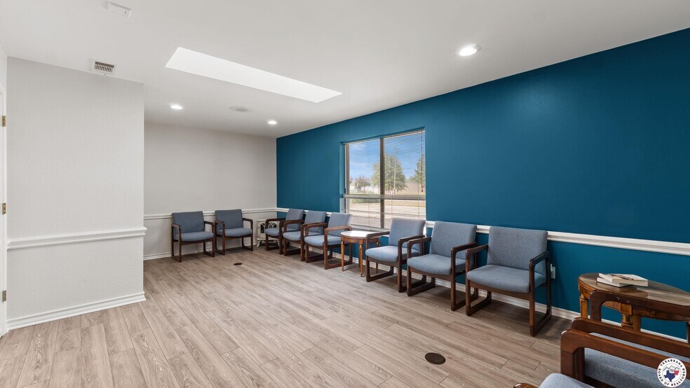 More Photos Of 901 N Kings Hwy, Wake Village Healthcare For Sale