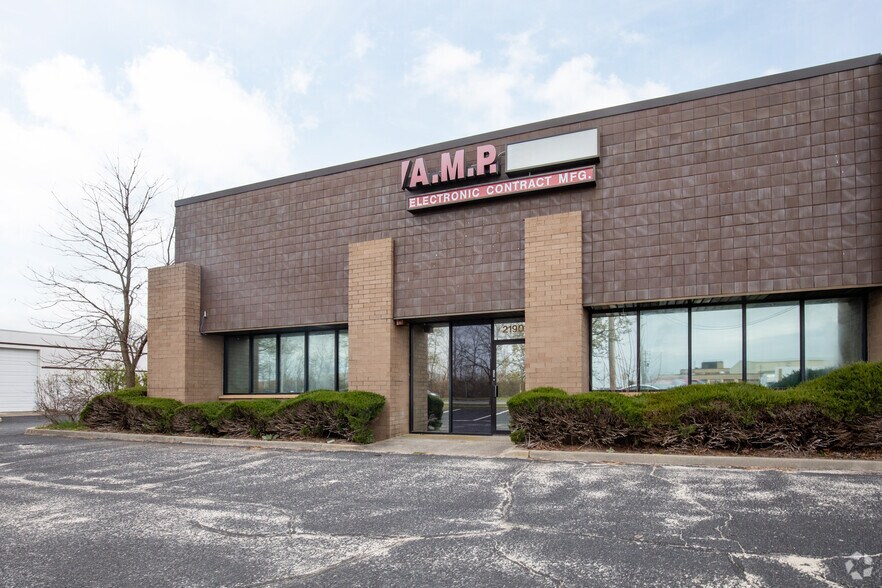 More Photos Of 2190 Smithtown Ave, Ronkonkoma Warehouse For Sale