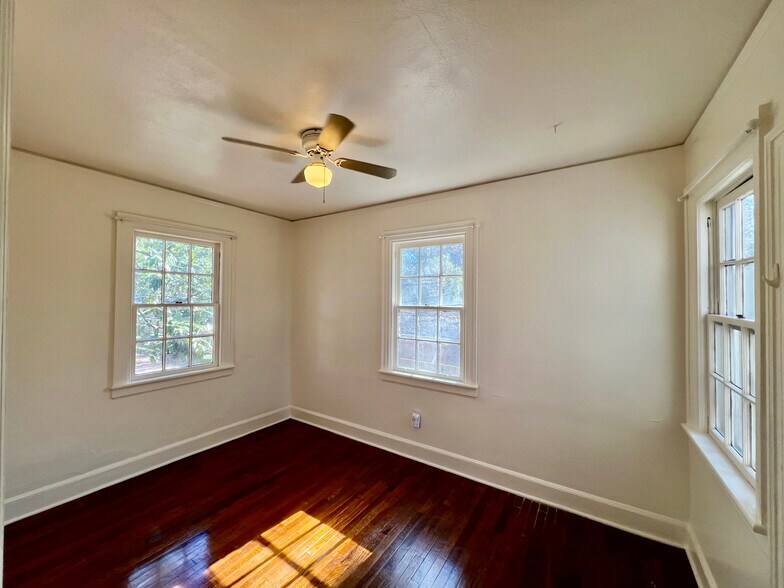 More Photos Of 221 E 56th St, Savannah Apartments For Sale