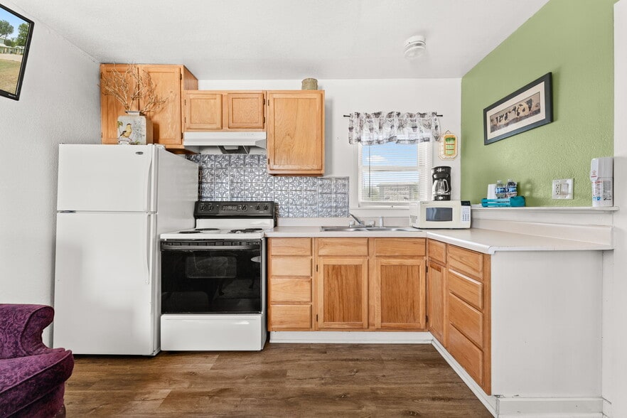 More Photos Of 702 W Wallace St, San Saba Hotel For Sale