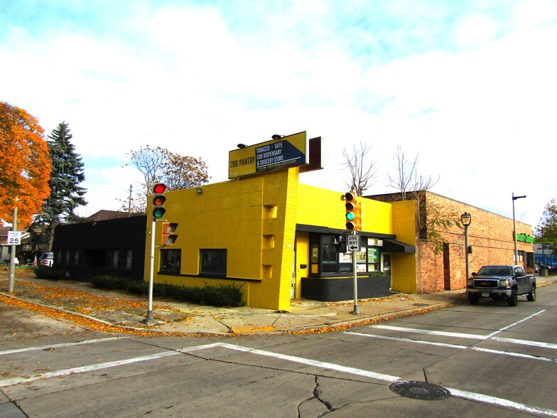 Primary Photo Of 4534 W North Ave, Milwaukee Daycare Center For Lease